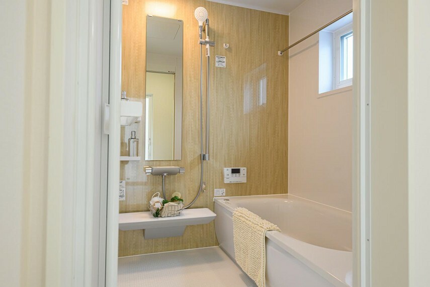 参考プラン間取り図 【浴室】TOTOサザナ　HTシリーズSタイプ1616サイズ 使いやすさやお掃除のしやすさだけでなく、くつろぎにもこだわったシステムバスルーム（画像は施工例）
