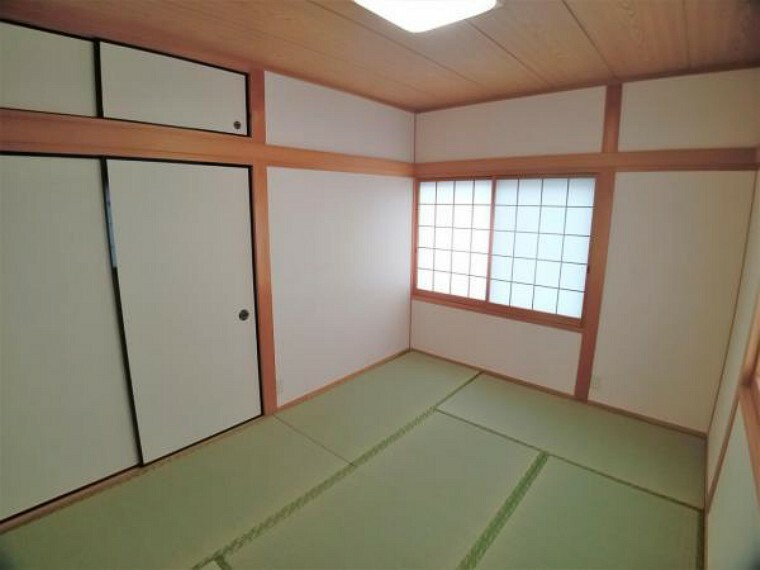 【リフォーム中】窓が2つあり明るいお部屋です。そのまま横になれる和室はお昼寝なんかにもちょうどいいですね。