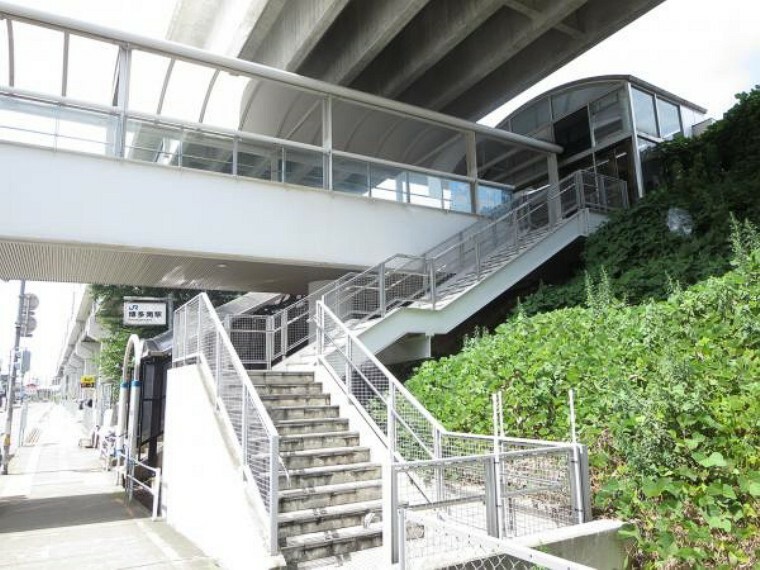 JR博多南線「博多南」駅まで徒歩12分（900M）です。博多駅まで1駅でアクセスよく、通勤・通学に便利ですよ。