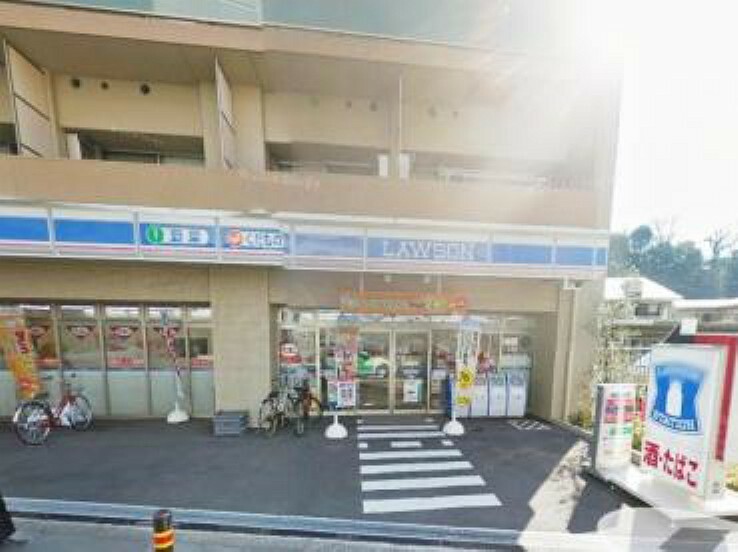 コンビニ 【コンビニエンスストア】ローソン 松戸市役所前店まで431m