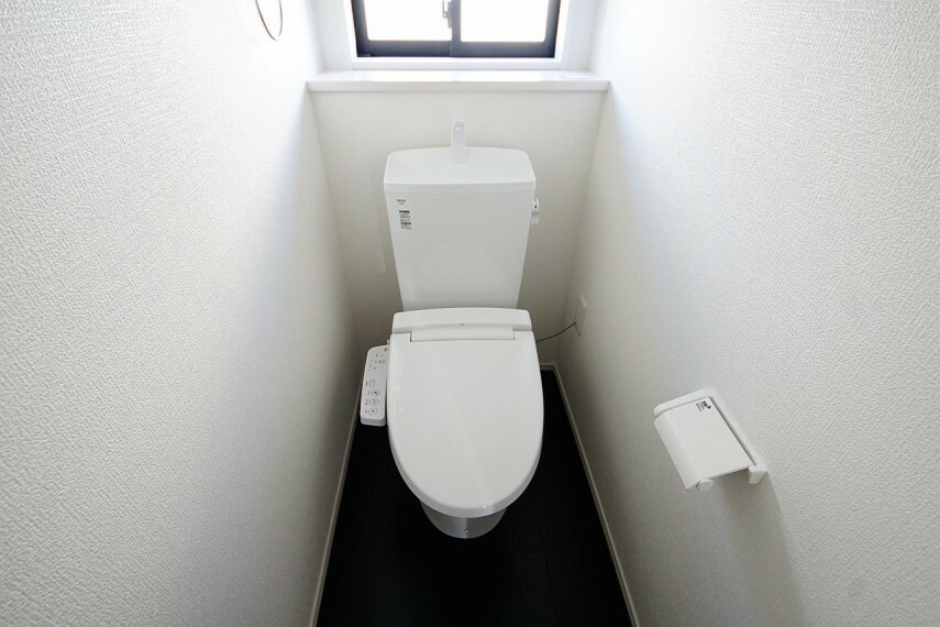 同仕様写真（内観） トイレは1階2階それぞれにご用意。（同仕様）