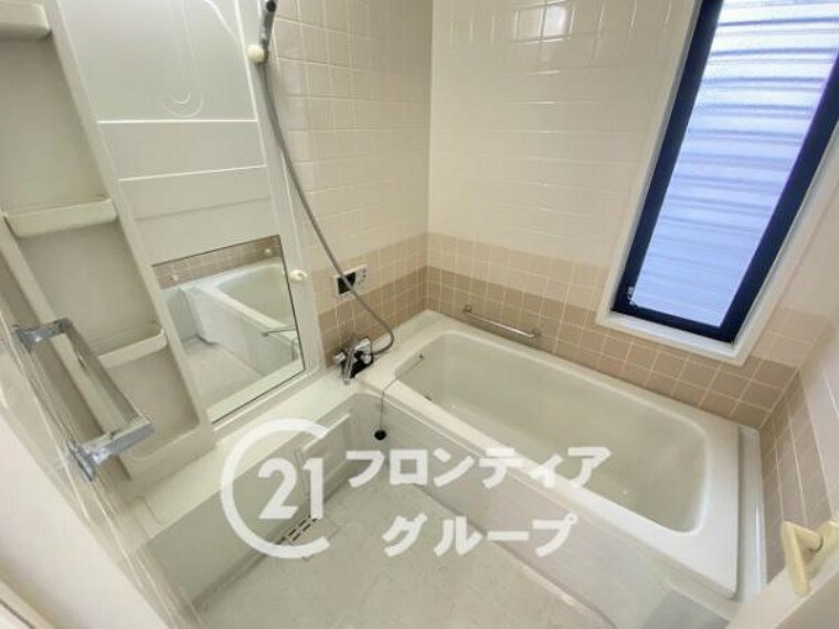 浴室 窓のある浴室はこまめに換気ができ湿気やカビを抑制