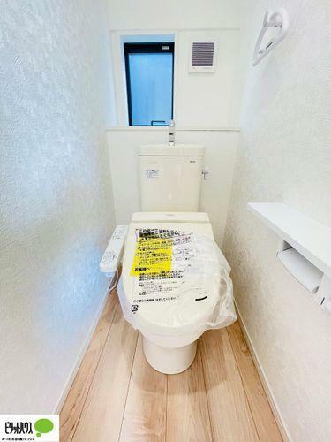 同仕様写真（内観） 施工例写真:清潔な洗浄機能付き温水シャワートイレ