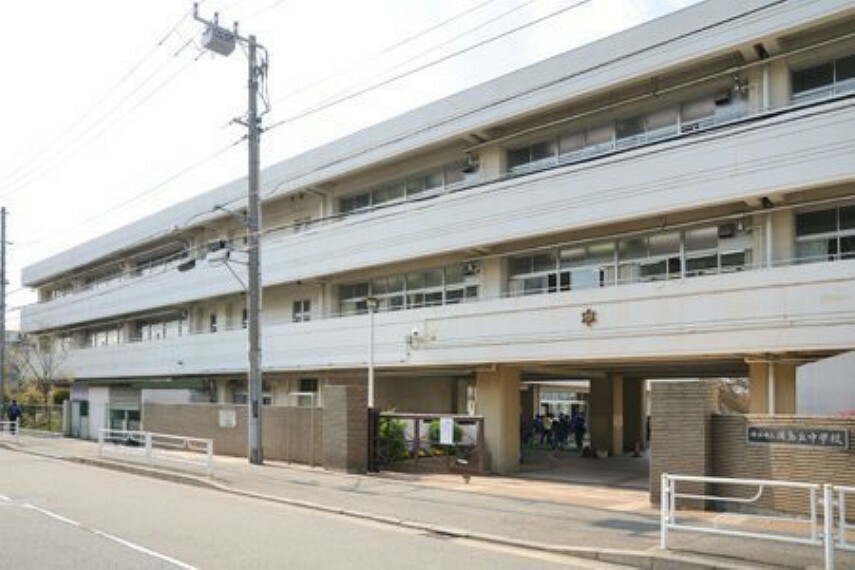 中学校 横浜市立浦島丘中学校 学制改革により新制中学校として浦島小学校を借用して開校 　浦島伝説のある町