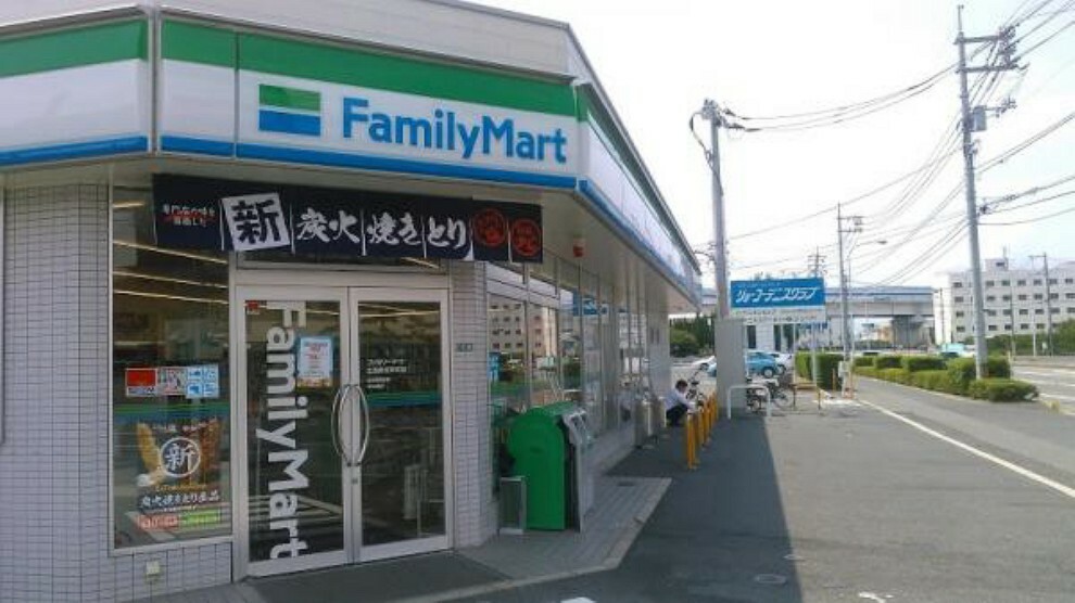 コンビニ ファミリーマート 広島観音新町店