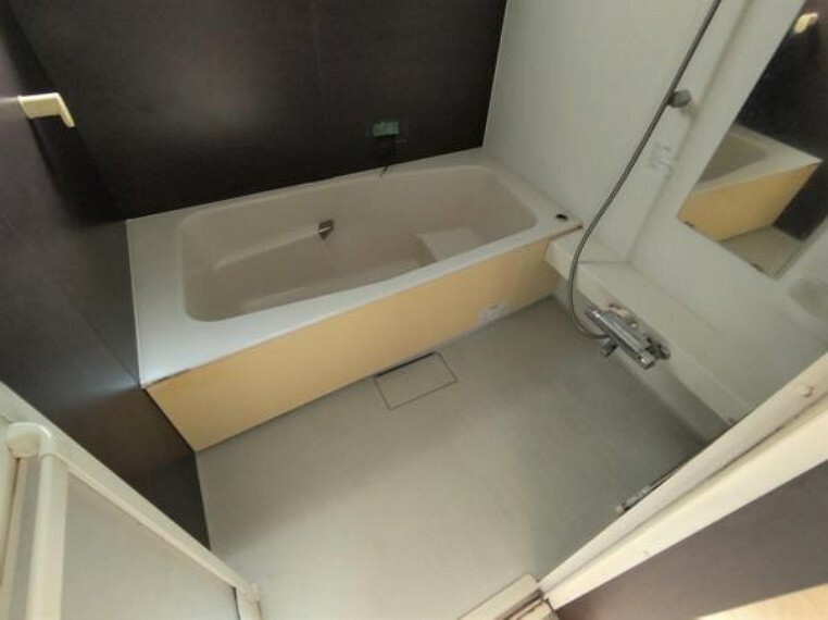 浴室 （リフォーム中7/29撮影）浴室はクリーニングを予定しております。1坪タイプの浴槽なので、脚を伸ばして入浴できますよ。