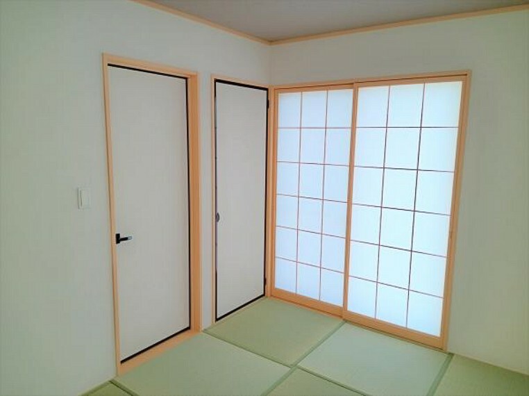 和室 【リフォーム済】一階の6畳の和室の写真になります。洋室とは違い、やはり和室があると落ち着きますね。