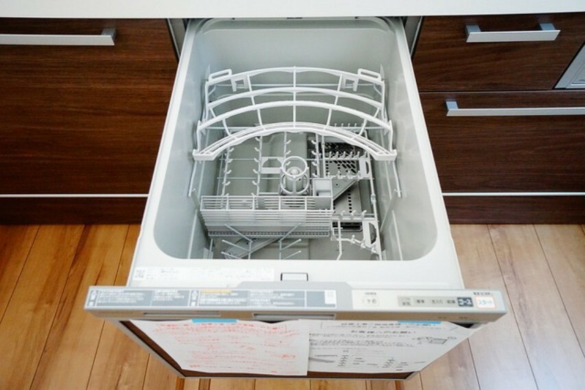 キッチン 食器洗浄機が後片付けをサポート。食事後の家族のくつろぎタイムをゆっくりもてます。