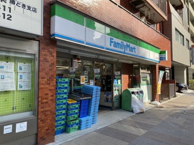 【コンビニエンスストア】ファミリーマート 勝どき駅前店まで125m