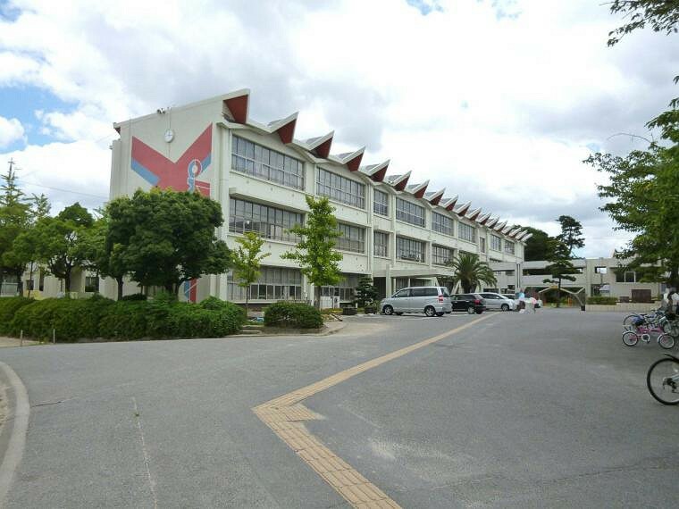 小学校 東海市立横須賀小学校（1590m）