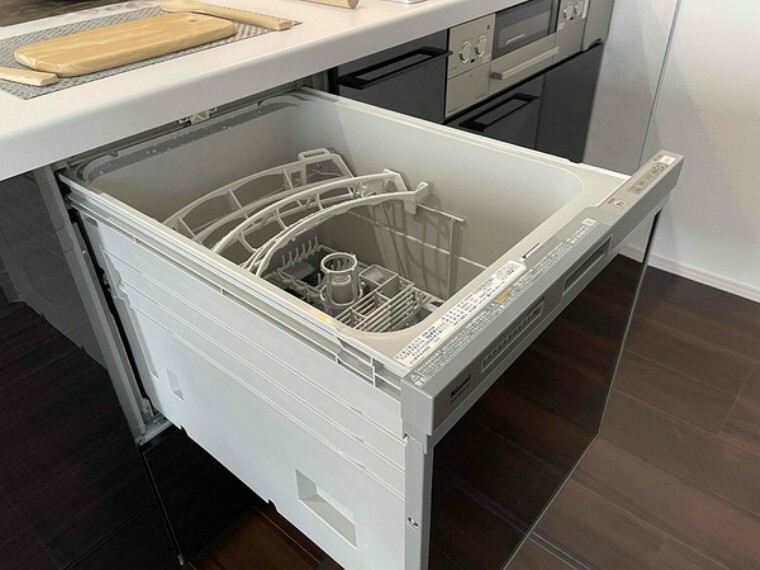 キッチン 食器洗浄乾燥機付きで家事もはかどります。