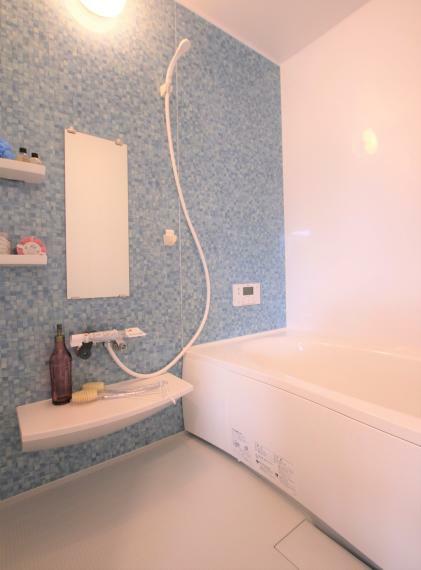 浴室 1日の疲れをゆっくりとほぐしていただくバスルーム。 美しく、機能的なデザインを採用し、清潔感あふれる心地よい空間づくりにこだわりました。※こちらは過去の施工事例写真です
