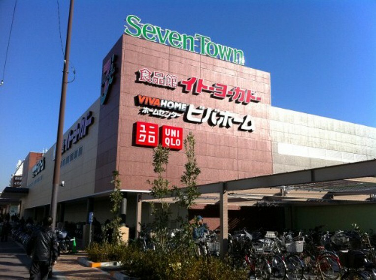 ショッピングセンター セブンタウン小豆沢　徒歩17分
