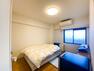 寝室 収納スペースもあり、生活しやすい居住スペースです。
