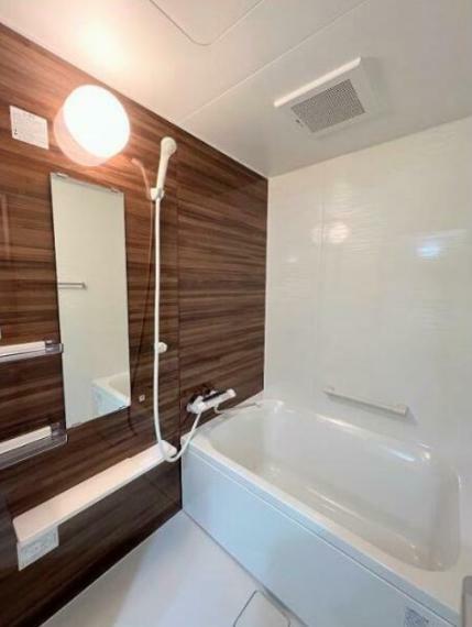 浴室 ハウステック製のユニットバスに新品交換済み！ 新品のお風呂だとゆっくり疲れがとれそうですね。