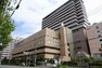 病院 公立大学法人横浜市立大学附属市民総合医療センター 「頼れる病院ランキング」において、2012年、2013年に全国1位に選出されたこともある病院。いざという時に助かります。