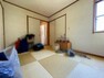 和室 琉球畳が使われた和室は洋風のリビングともマッチして、お家全体の統一感を崩しません。