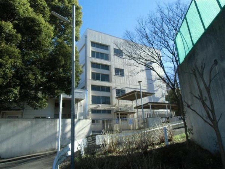 小学校 横浜市立獅子ケ谷小学校 昭和54年1月創立　ともに高め合い　生きる喜びを　拓いていく子を教育目標