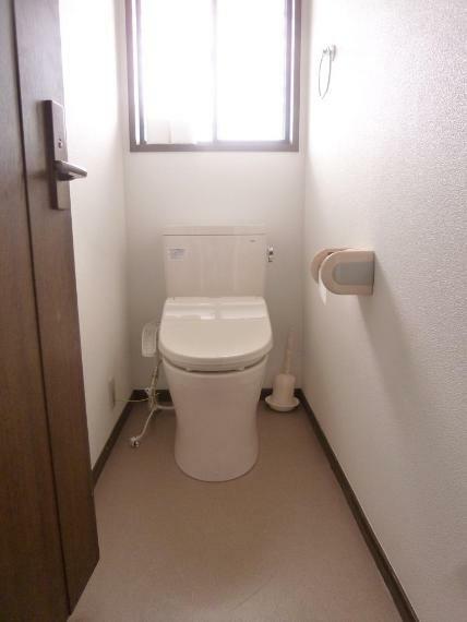 2階トイレ（便器・ウォシュレット交換済み）