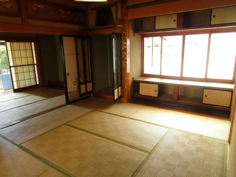 【リフォーム中】1階の和室の続き間を撮影しました。2部屋とも和室から洋室に変わります。床は畳からフローリングに張り替えます。