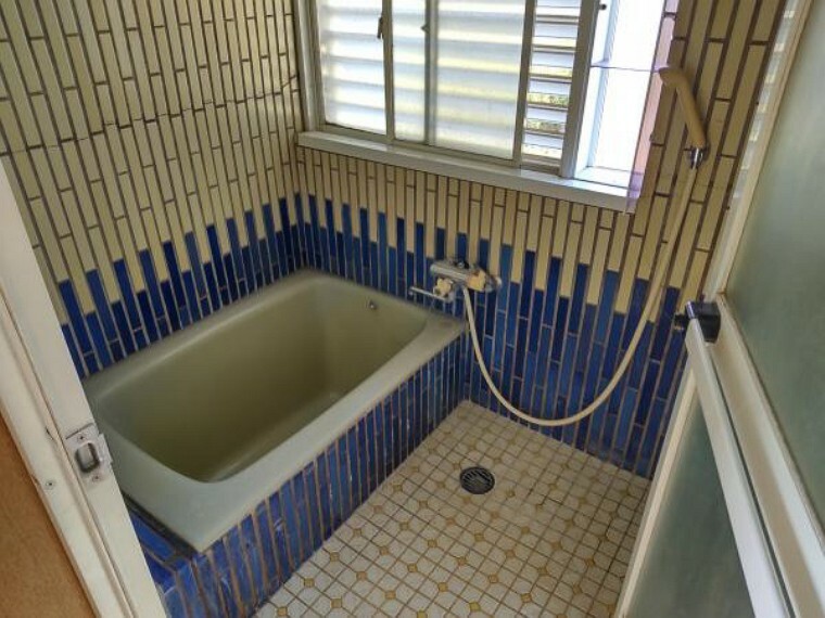 浴室 【リフォーム中写真】浴室は、ハウステック社製の1216（0.75z-@