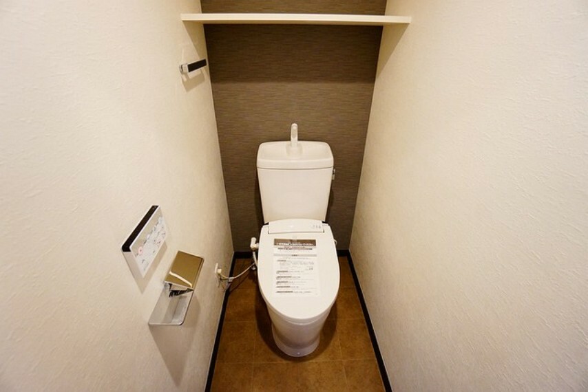 トイレ 温水、暖房、ウォシュレット付の高機能トイレです。