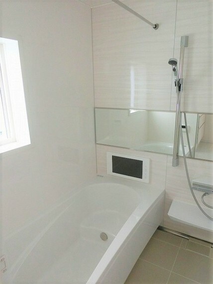 浴室 半身浴に最適なテレビ内臓で お風呂時間を満喫できます