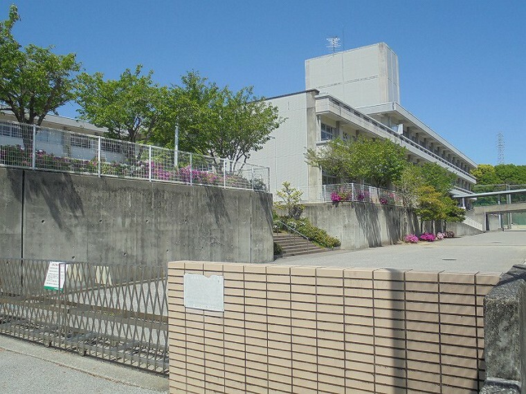 中学校 【中学校】横浜中学校まで2291m