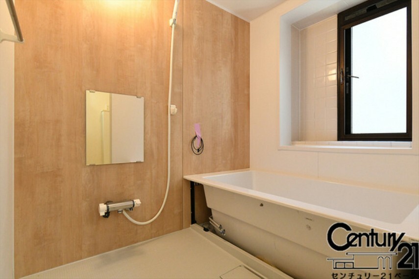 浴室 ■現地撮影写真■浴室には窓完備で湿気がこもりません！