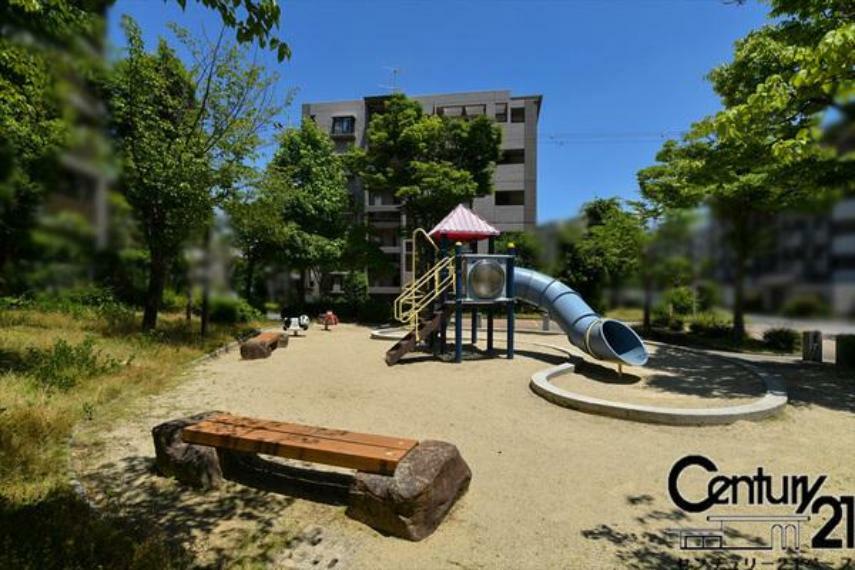 ■現地撮影写真■マンション近隣には公園があり、お子様の遊び場にピッタリです！