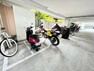 駐輪場 【バイク置場】バイク置場には雨ざらしにならない位置にあります。
