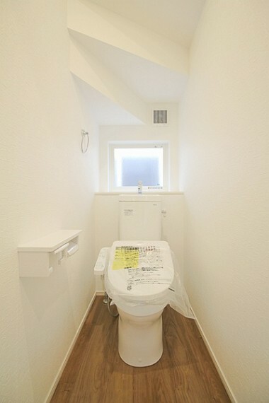 同仕様写真（内観） 同社施工例・トイレ2ヶ所有・温水洗浄便座
