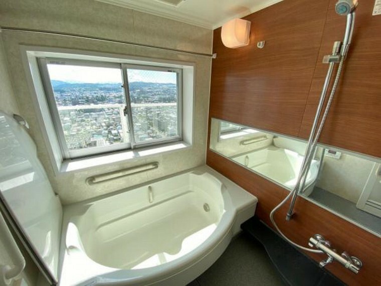 浴室 （浴室）ゆったり寛げるユニットバスは眺望もとてもいいですね