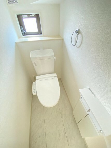 トイレ ウオシュレット付き。2階にもトイレがございます。