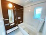 浴室 潔感のあるカラーで統一された空間は、ゆったりとした癒しのひと時を齎す快適空間に仕上げられています。