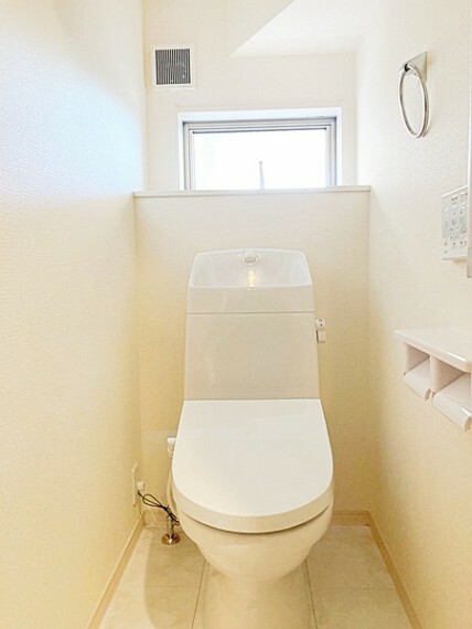 同仕様写真（内観） 同社施工例・各階にトイレ有・洗浄便座付