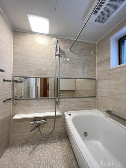 浴室 1日の疲れを癒すバスルームは追焚機能付でいつでも温かいお風呂で寛げます。
