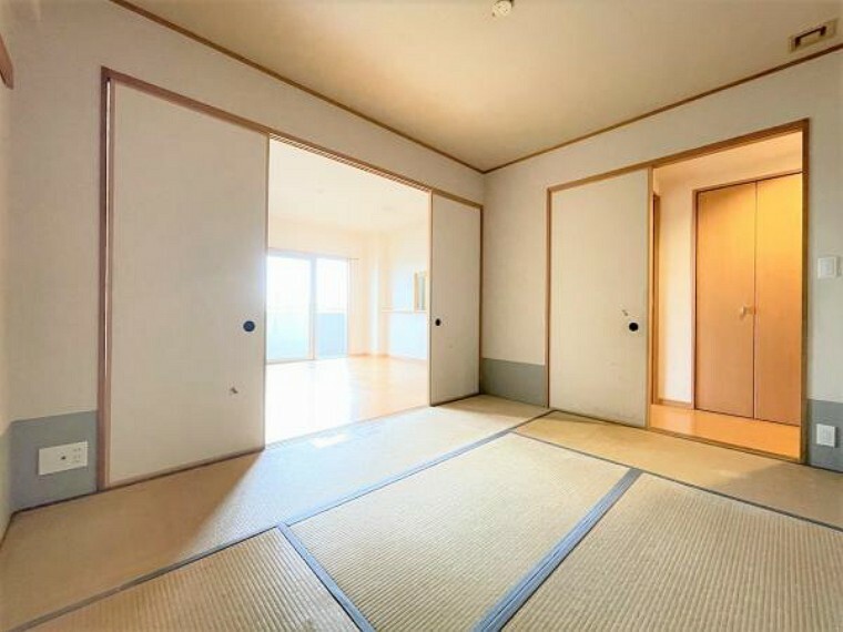 和室 【リフォーム中】6帖の和室です。入口が二つありますので、生活動線がよいです。畳表替、壁紙張替等行います。
