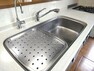 キッチン 【キッチン】シンクはフライパンや鍋を洗うのにも困らないサイズです。水切り場もあるのは嬉しいですね。