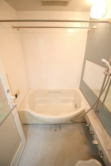 浴室 1坪タイプの広いお風呂