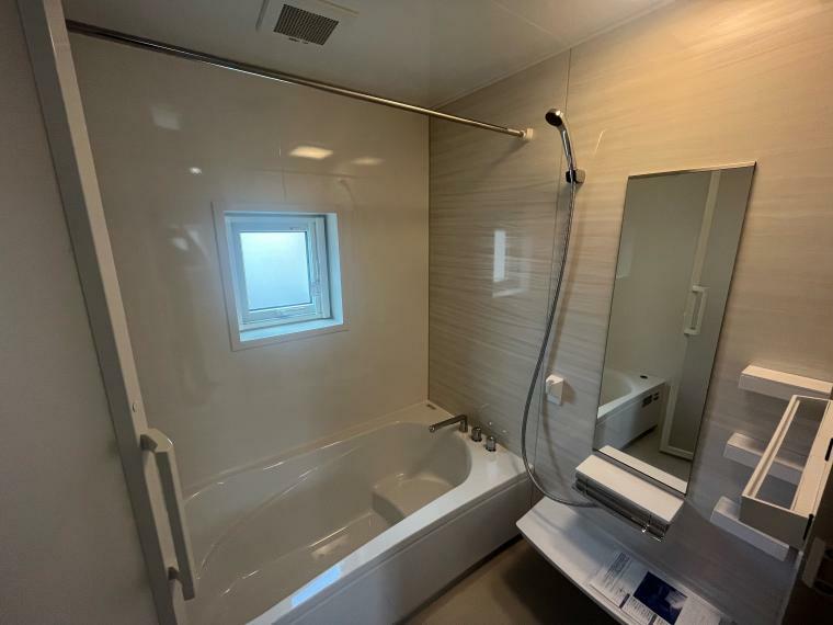 浴室 1616の浴室はタカラスタンダード製で壁はホーローでお掃除楽々、マグネットが利用できます！
