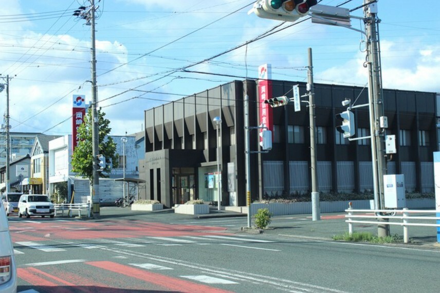 銀行・ATM 岡崎信用金庫　豊川支店