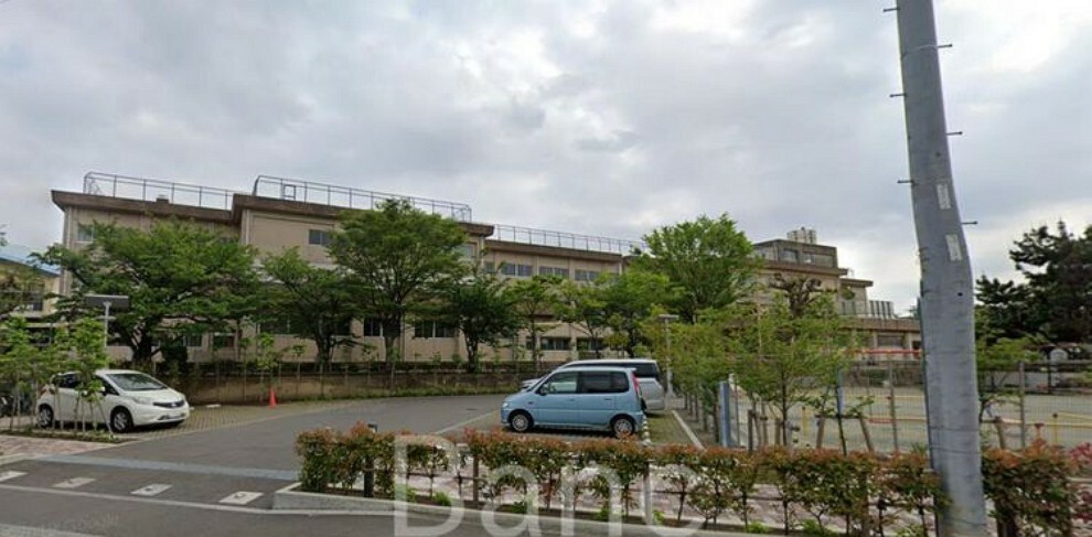 小学校 平塚市立港小学校 徒歩8分。