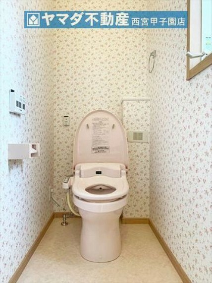 トイレ 2階トイレ　トイレは2カ所ございます。