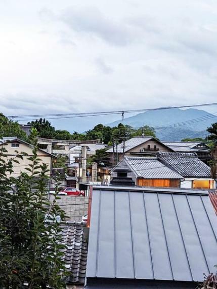 眺望 3階の窓から八坂神社、比叡山が眺望できます！