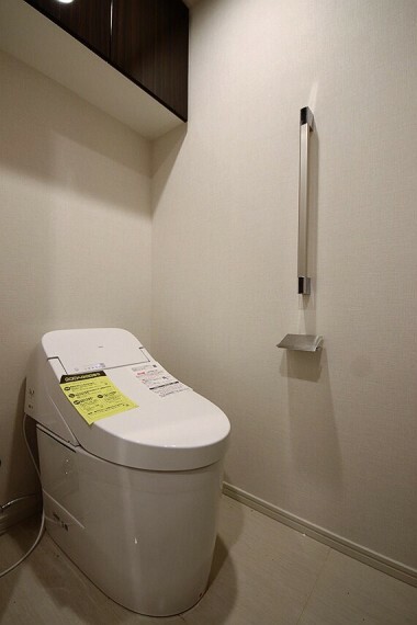 トイレ 2022年7月交換済み温水洗浄機能付き便座！2022年7月撮影