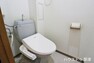 トイレ トイレ本体・床など2022年8月リフォーム予定です。清潔感のある空間に、温水洗浄便座で寒い冬でも快適にご使用していただくことができますね。