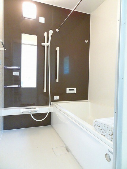 浴室 室内干しに便利な浴室乾燥機、暖房、涼風、24時間換気扇付きのシステムバスです