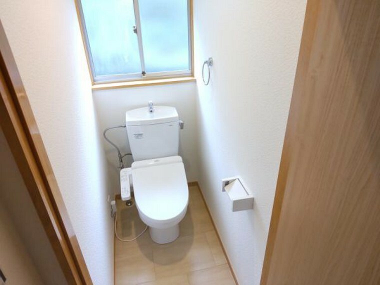 【同仕様写真】トイレの便器をLIXIL製の新品に交換予定です。温水洗浄暖房便座付きです。