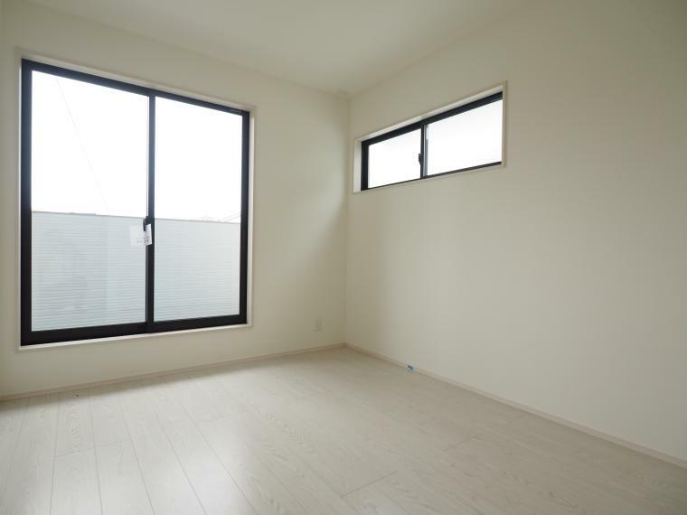 収納 2F洋室には収納スペースが各居室1つ以上はあり、楽々収納できます（^^）/